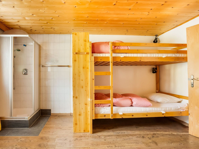 Bedroom 2, Chalet in Jochberg Near Thurn Pass, Kitzbühel