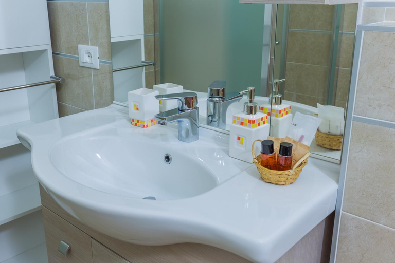 Bathroom 10