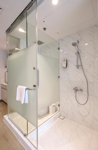 Bathroom 12