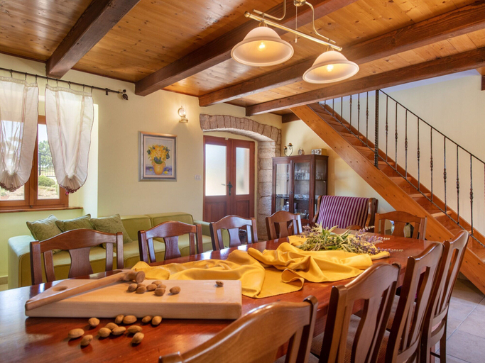 Food & Drinks 5, Holiday Home in Barban with Private Pool, Marčana
