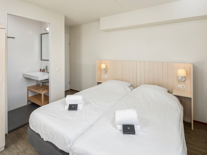 Bedroom 2, Detached Villa With Four Bathrooms Near the Sea, Sluis