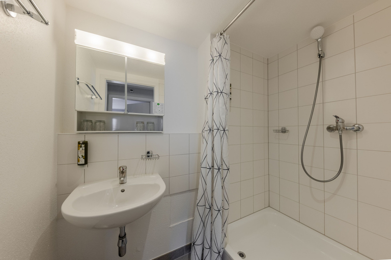 Bathroom 4, Villars Lodge, Aigle