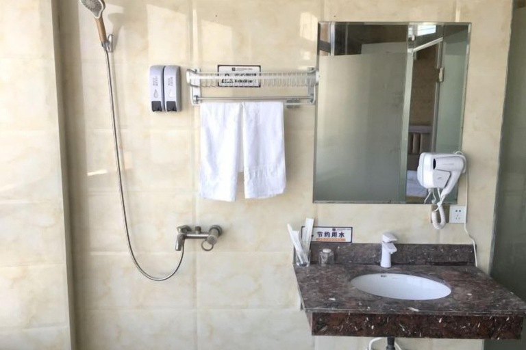 Bathroom 2, Yilu Tongxing Chain Hotel, Huaibei