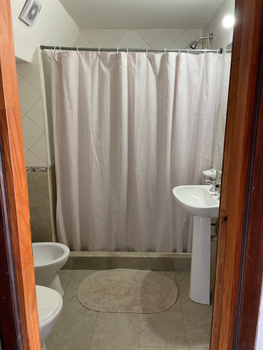 Bathroom 2, Mirando al canal, Ushuaia