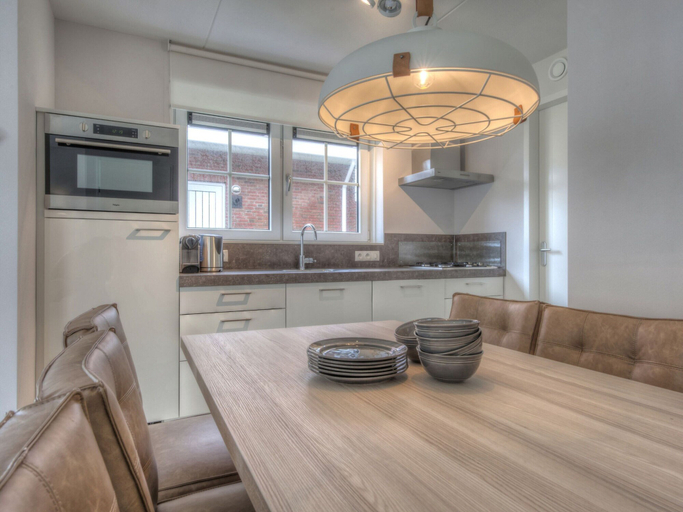 Private kitchen 4, Luxurious, Stately Villa With Washing Machine, on a Holiday Park, Beach at 1 km, Veere