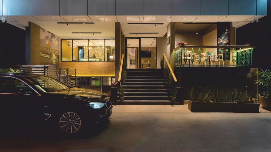 Exterior & Views