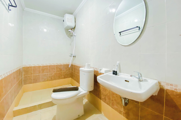 Bathroom 3, Modern Studio (No Kitchen) Grand Palace Kemayoran Apartment (Free Ipl & Utilities), Jakarta Pusat