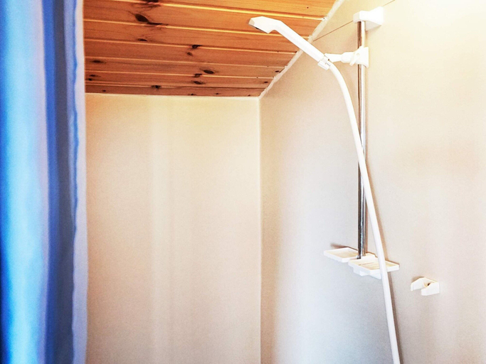 Bathroom 4, 3 Person Holiday Home in Ockero, Öckerö