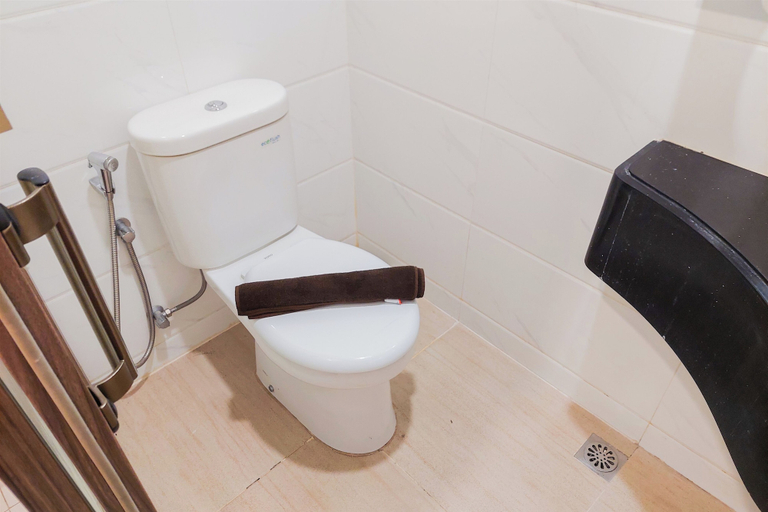 Bathroom 2, Good Designed And Restful Studio Sky House Bsd Apartment, Tangerang Selatan