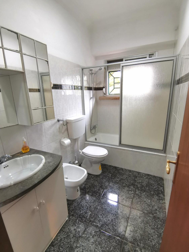 Bathroom 2, Botanique Guesthouse, Cascais