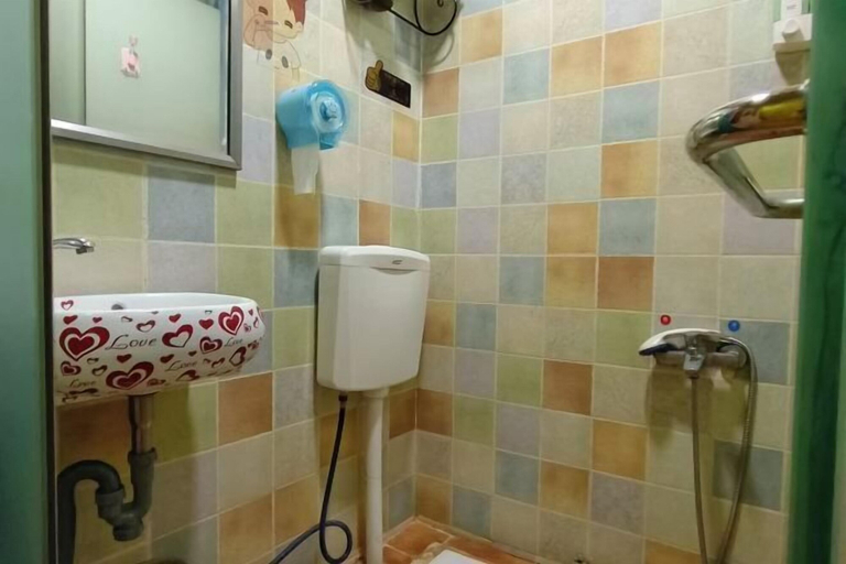 Bathroom 3, Zijijia Inn, Shenzhen