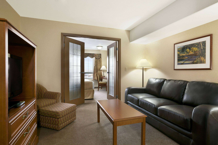 Others 5, Super 8 by Wyndham High Level AB, Division No. 17