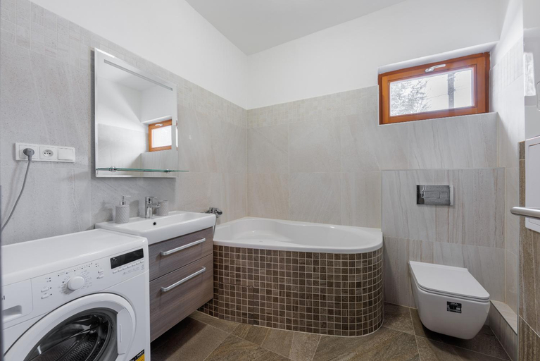 Others 2, Apartmanovy dum Bublajda, Sokolov