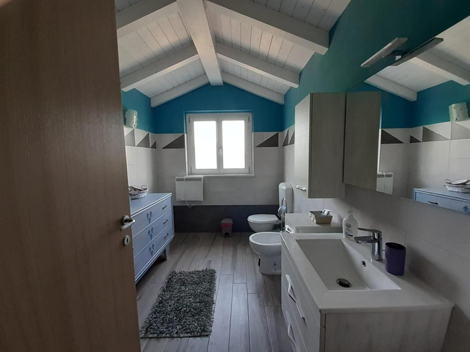 Bathroom 12