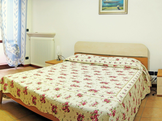 Bedroom 2, Great and Colourful Apartment Near Bardolino, Verona