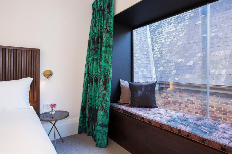 Bedroom 18