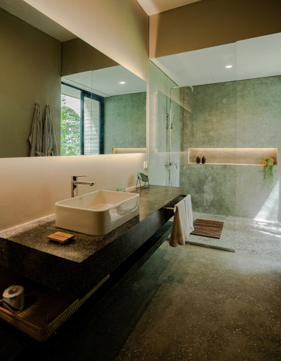 Bathroom 5, Villa Alba, Habaraduwa