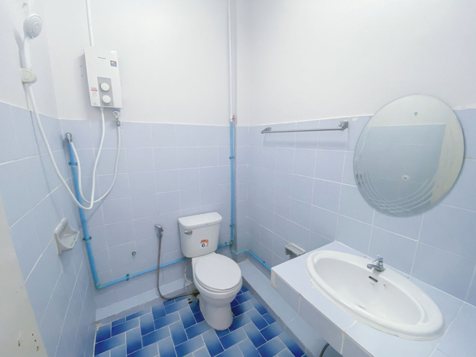 Bathroom 3, Bang Saphan Resort, Bang Saphan