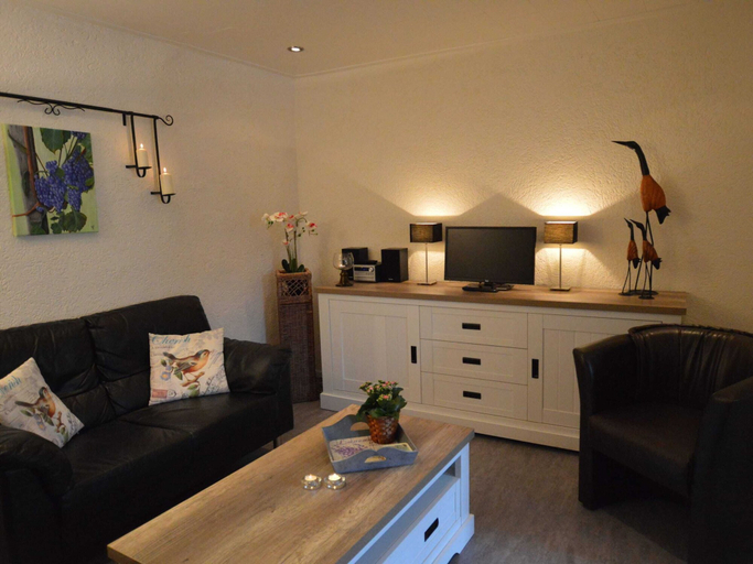 Others 4, Spacious Holiday Home in Briedel Near River Mosel, Cochem-Zell