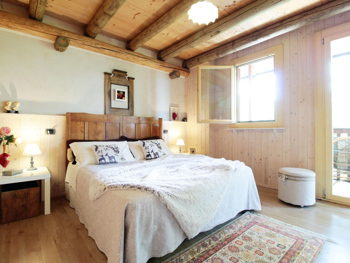 Room 3, Holiday Home in Feltre With Garden BBQ, Belluno