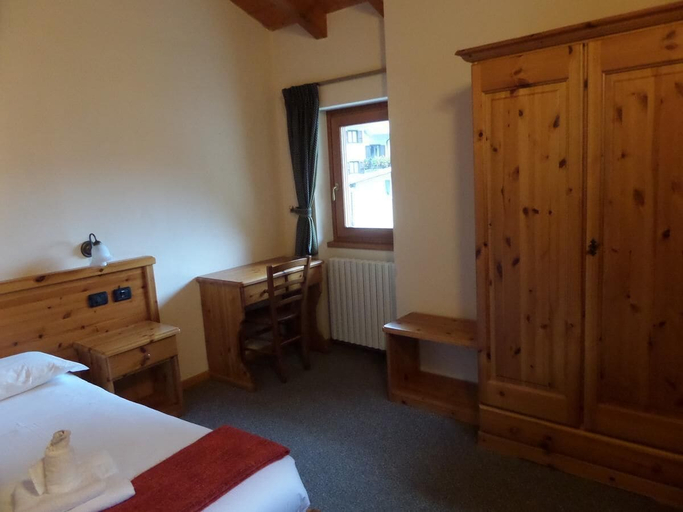 Bedroom 2, Albergo Valle del Bitto, Sondrio