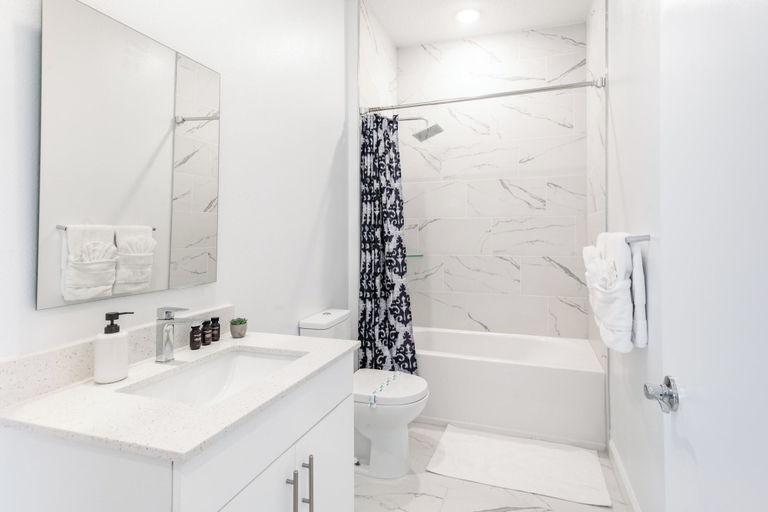 Bathroom 3, Enchanted Grove by Avantstay 30mins to Disney Private Pool, Polk
