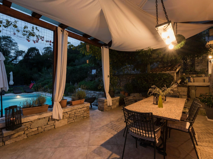 Dining 4, Charming Apartment in Rasa-labin, Raša
