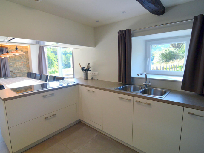 Others 4, Holiday Home in Ondenval with Sauna Views, Liège