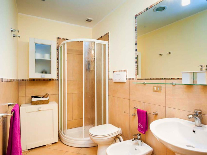 Bathroom 3, Belvilla by OYO Montefiore, Catania