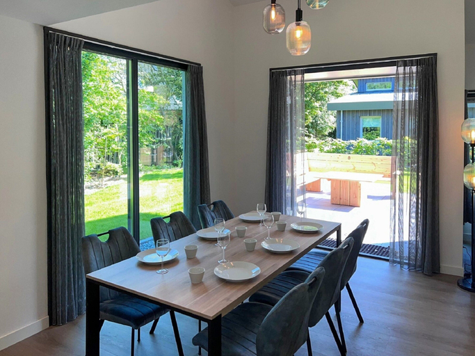 Dining 4, Eco-friendly Villa With Terrace and Garden, Harenkarspel