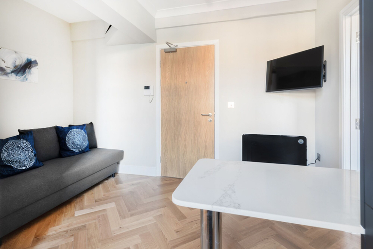 Others 5, Bright One Bedroom Flats, London