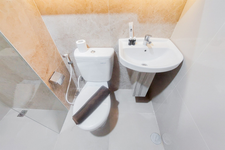 Bathroom 3, Good Place Studio At Transpark Bintaro Apartment, South Tangerang