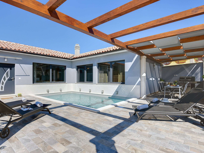 Exterior & Views 2, Holiday Home in Galizana With Pool & Beach, Vodnjan