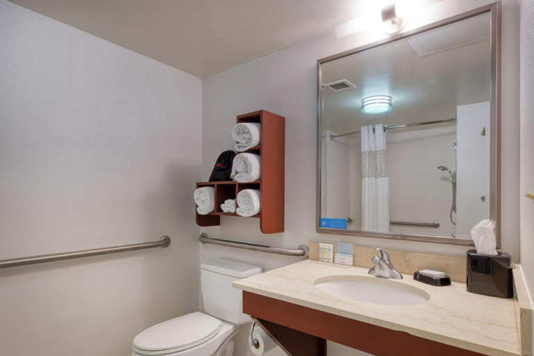 Bathroom 20