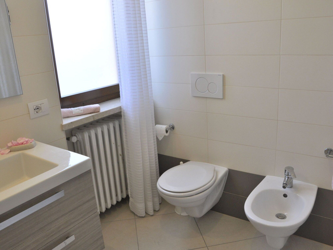 Bathroom 3, Residence near Lake Garda, Verona