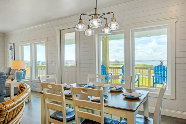 Food & Drinks 5, Frisky Flip Flopper by Avantstay Pool + Views, Nueces
