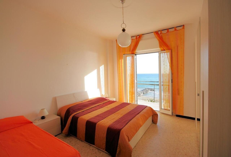 Bedroom 2, XXV Aprile 2 Int 10 Frontemare 3, Savona