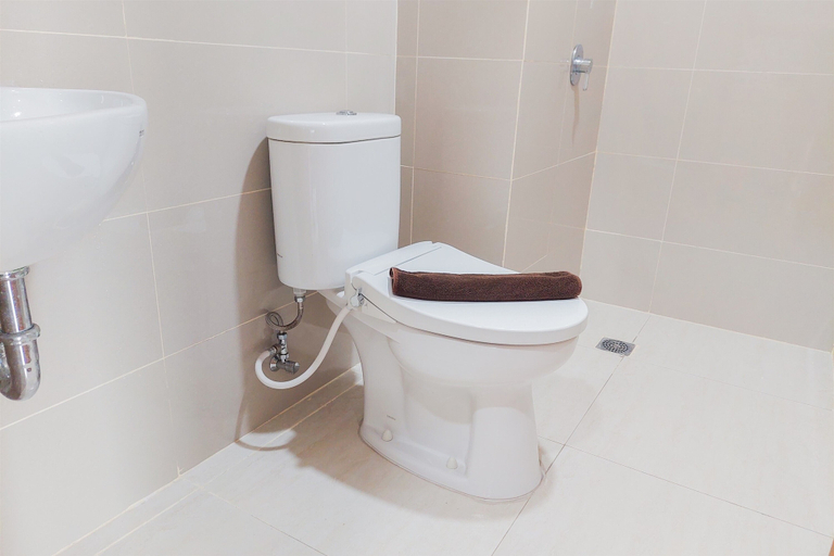 Bathroom 3, Good Choice And Comfy Studio Apartment B Residence, Tangerang Selatan