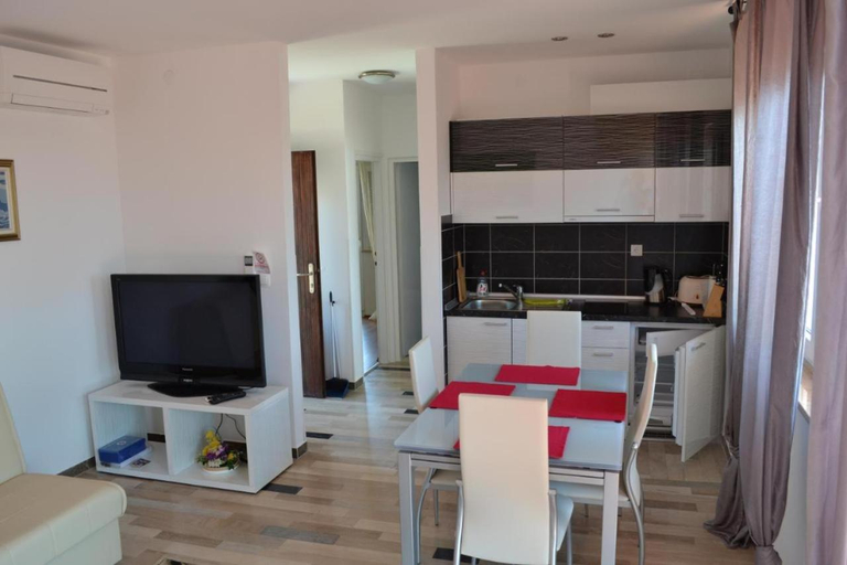 Others 3, VILLA LUNGOMARE, Umag