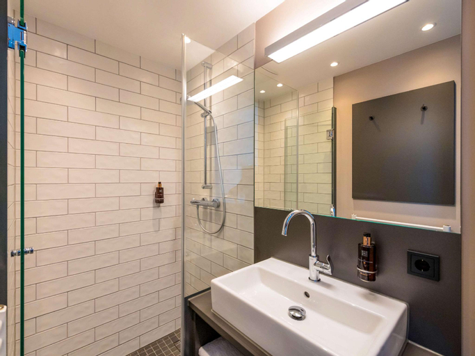 Bathroom 13