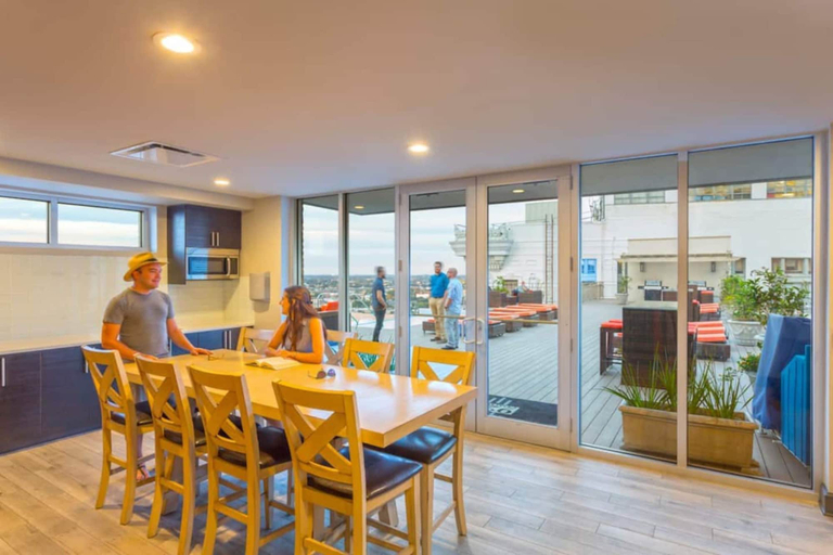 Food & Drinks, Delightful Downtown Modern Condos, Orleans