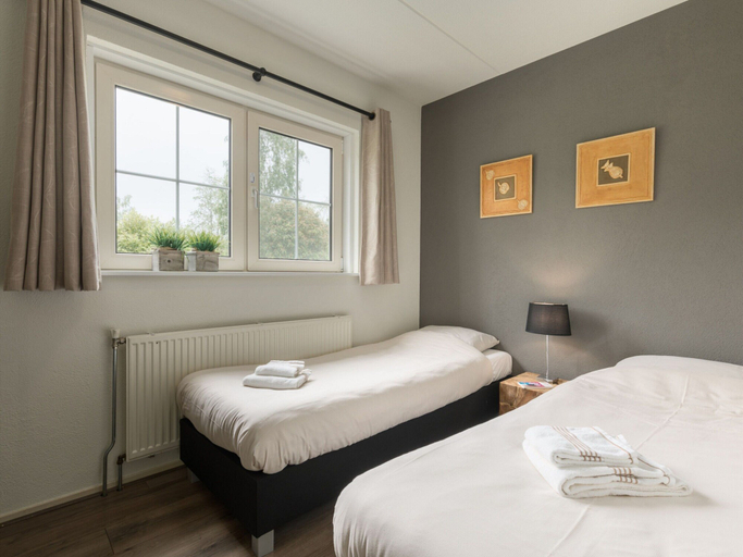 Room 5, Thatched Villa in National Park, Steenwijkerland