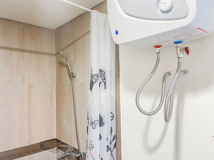 Bathroom 4, Warm And Homey 2Br At Meikarta Apartment, Cikarang