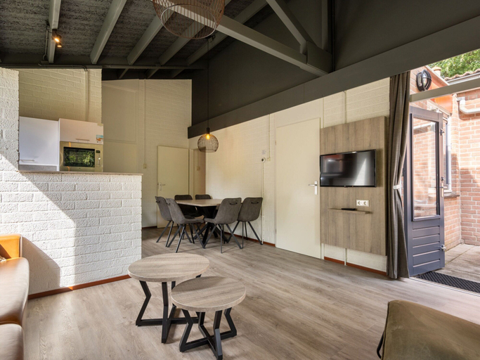 Living area 2, Restyled Bungalow with Dishwasher near Nature Reserve, Weert