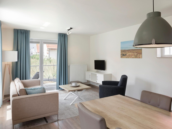 Dining 3, Villa, two Bathrooms and a Washing Machine, Near Ostend, West-Vlaanderen