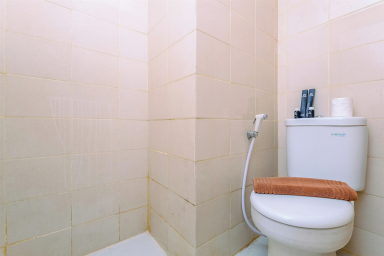 Bathroom 3, Comfortable And Tidy Studio At Titanium Square Apartment, East Jakarta