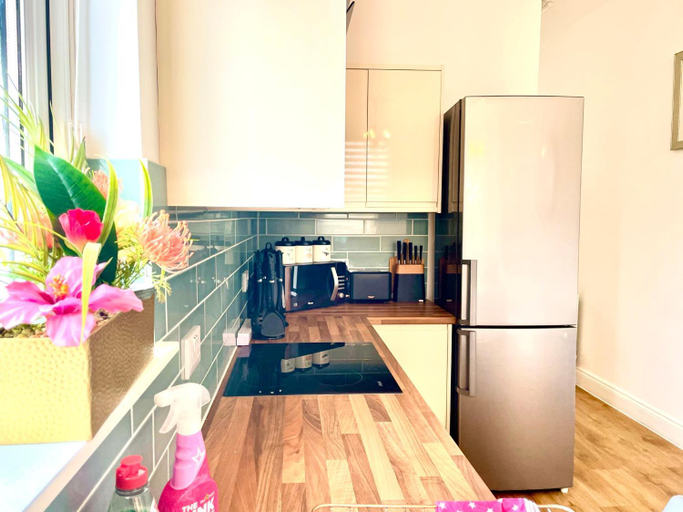 Others 3, Executive apartments, nr city centre with private parking, Plymouth