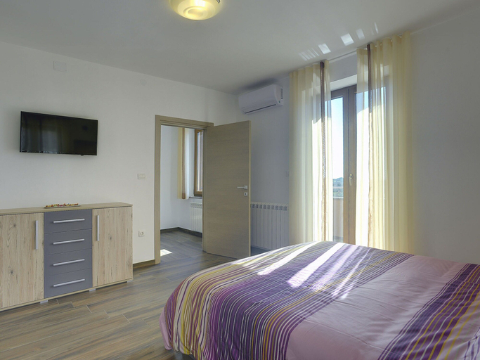 Bedroom 3, Holiday Home in Liznjan Near the Beach, Ližnjan