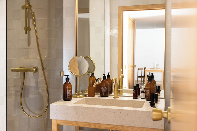 Bathroom 5, Mob Cannes, Alpes-Maritimes