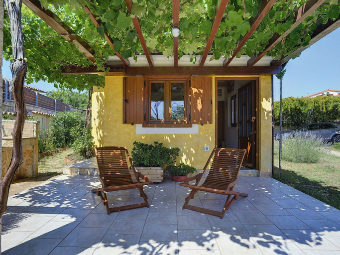 Exterior & Views 2, Villa in Peroj With Private Pool & Near Beach, Bale